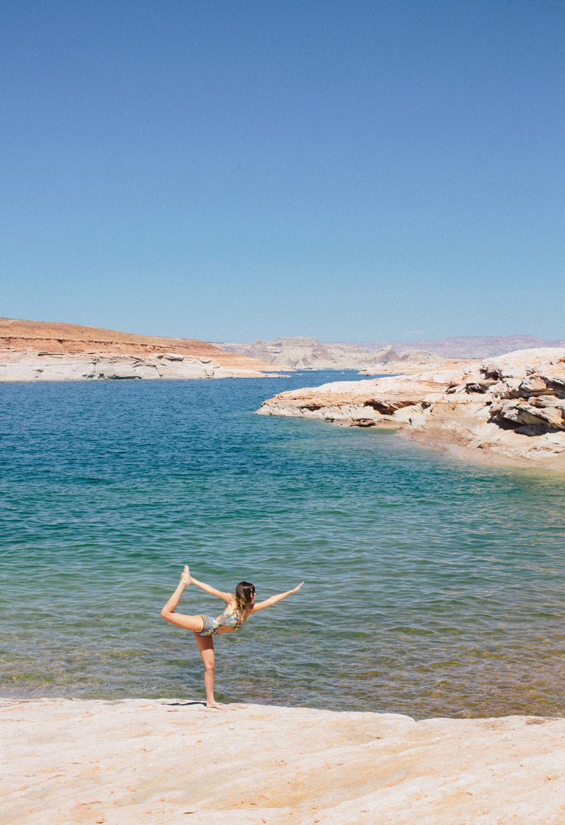 dancers_pose_Lake_powell_A_House_in_the_Hills-11