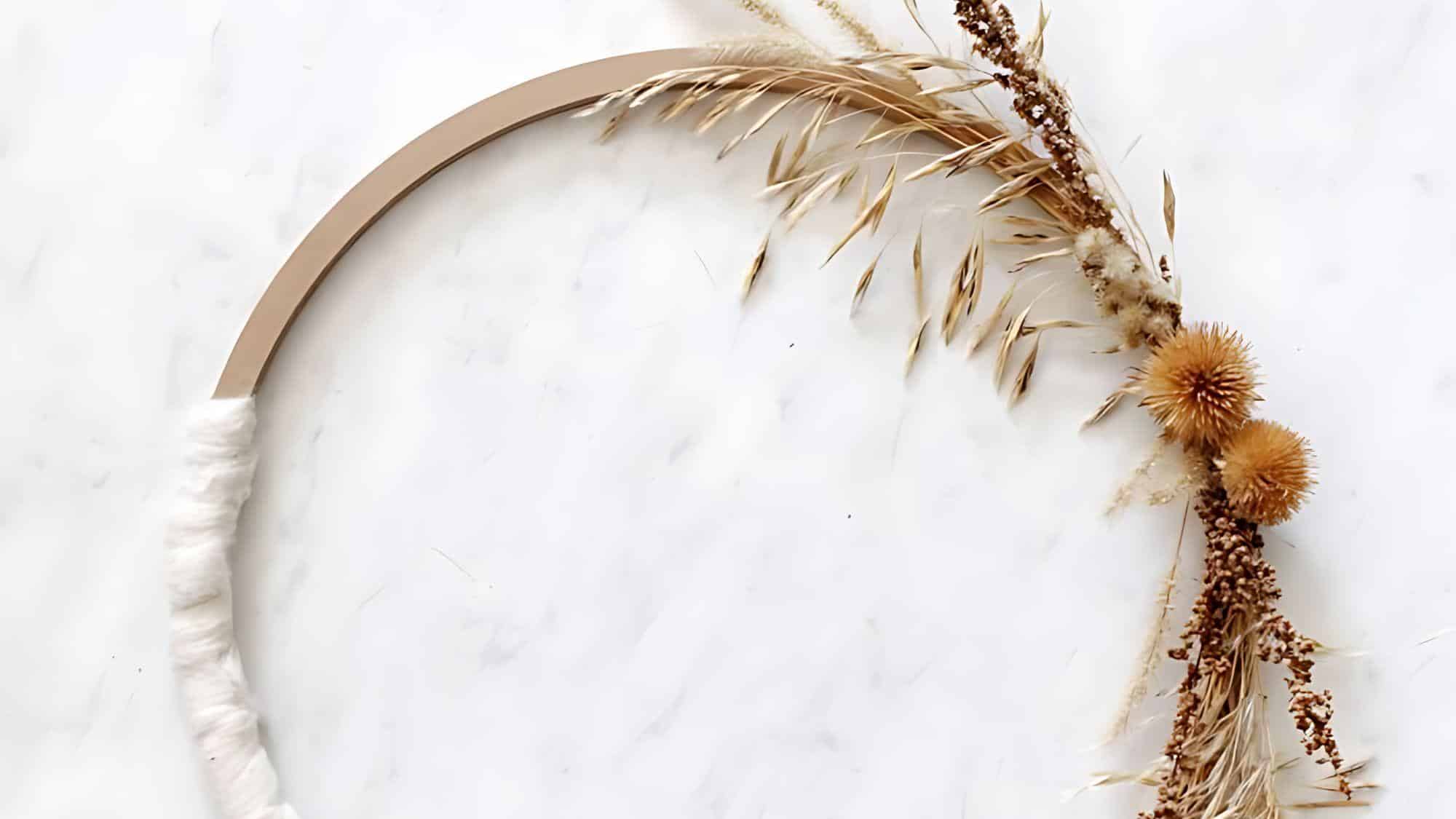 Minimalist_Dried_Grass_Wreath_Natures_Understated_Grace