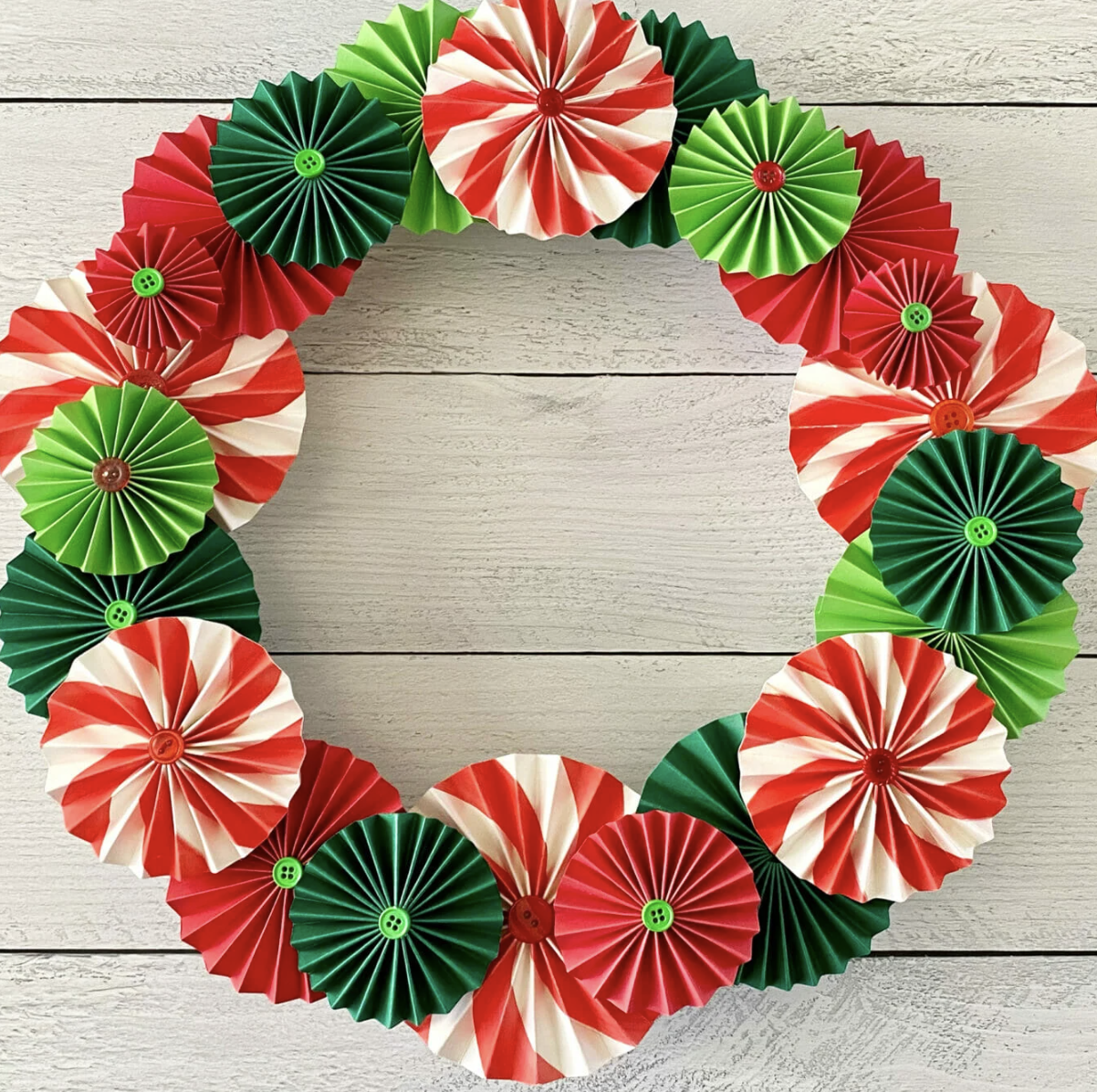 Peppermint_Paper_Christmas_Wreath