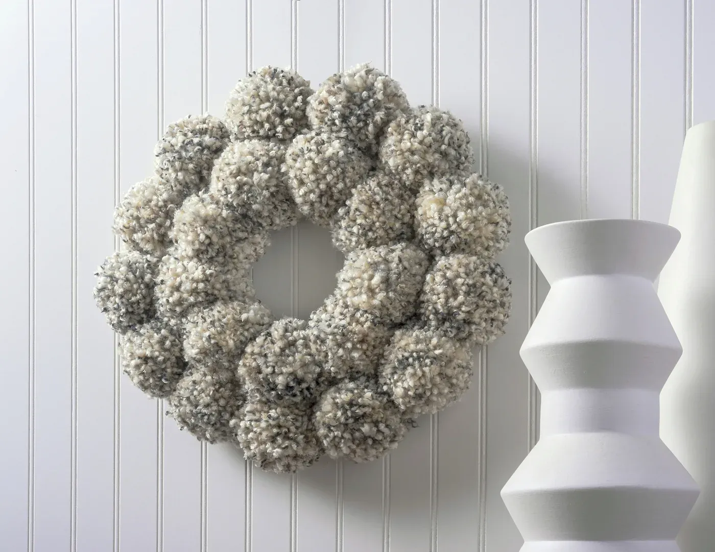 Pom_Pom_Wreath_with_Yarn