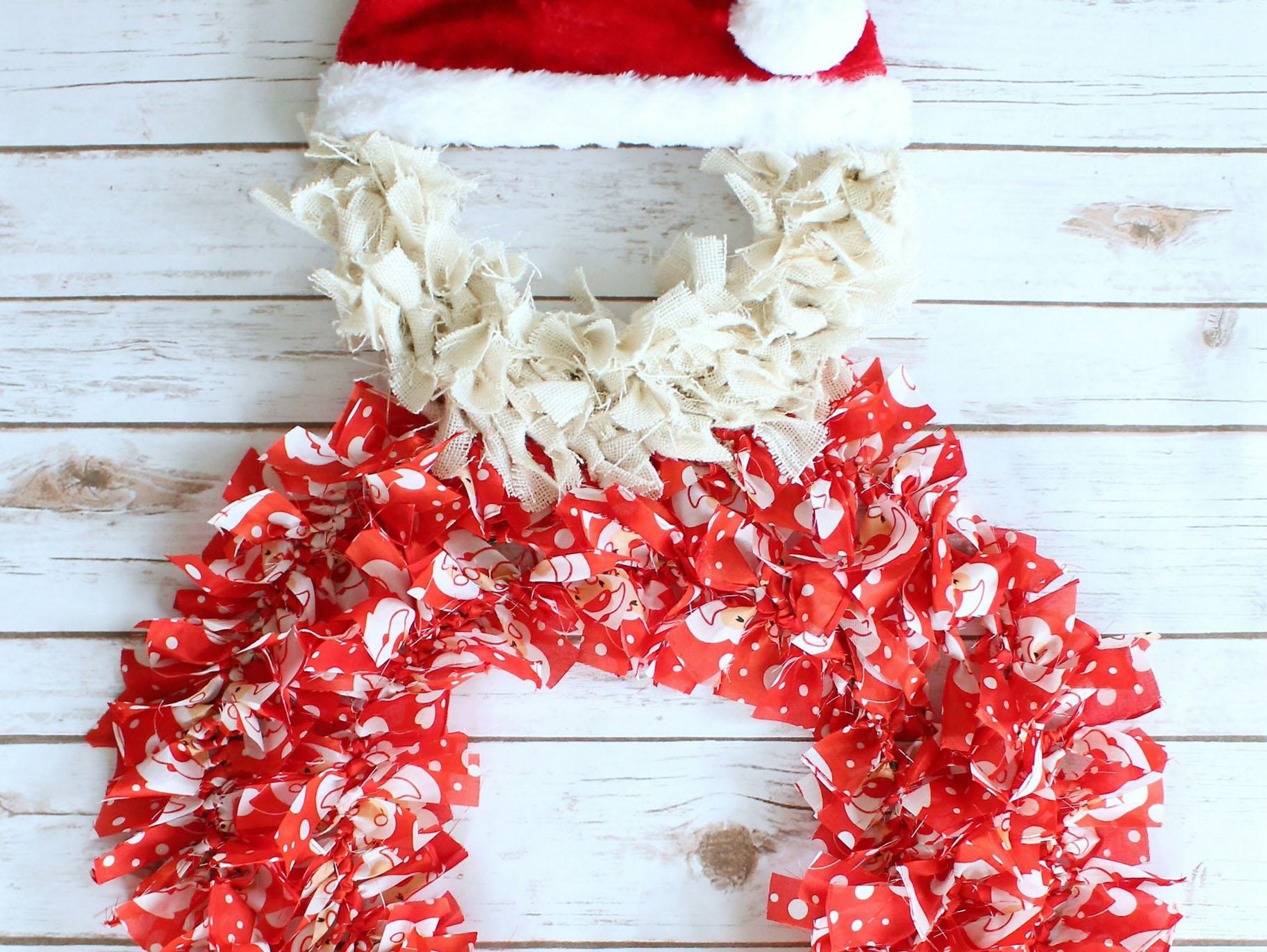 Santa_Rag_Tie_Wreath