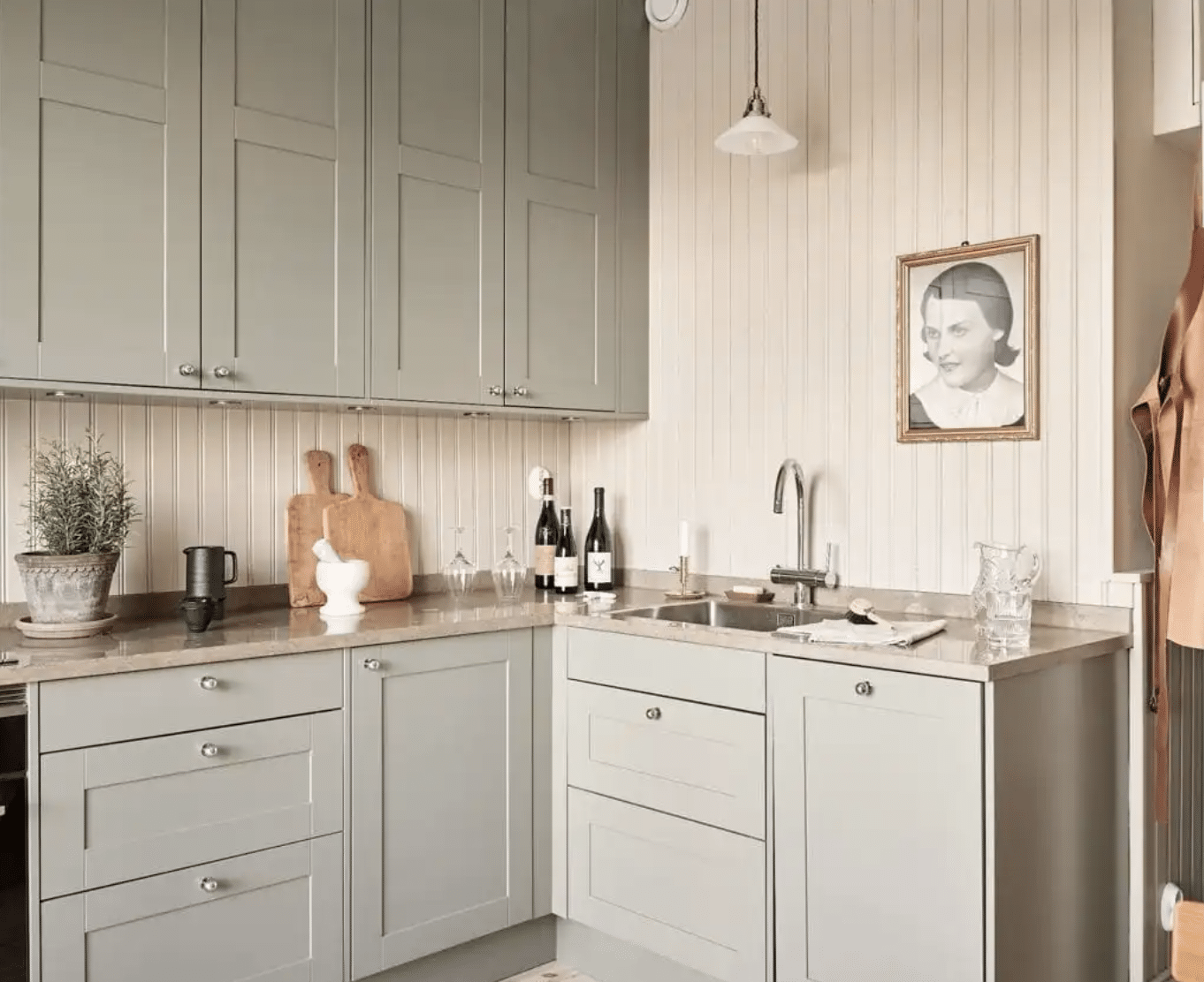 Shaker_Cabinets_Finished_Off_with_an_Off-White_Shiplap_Backsplash