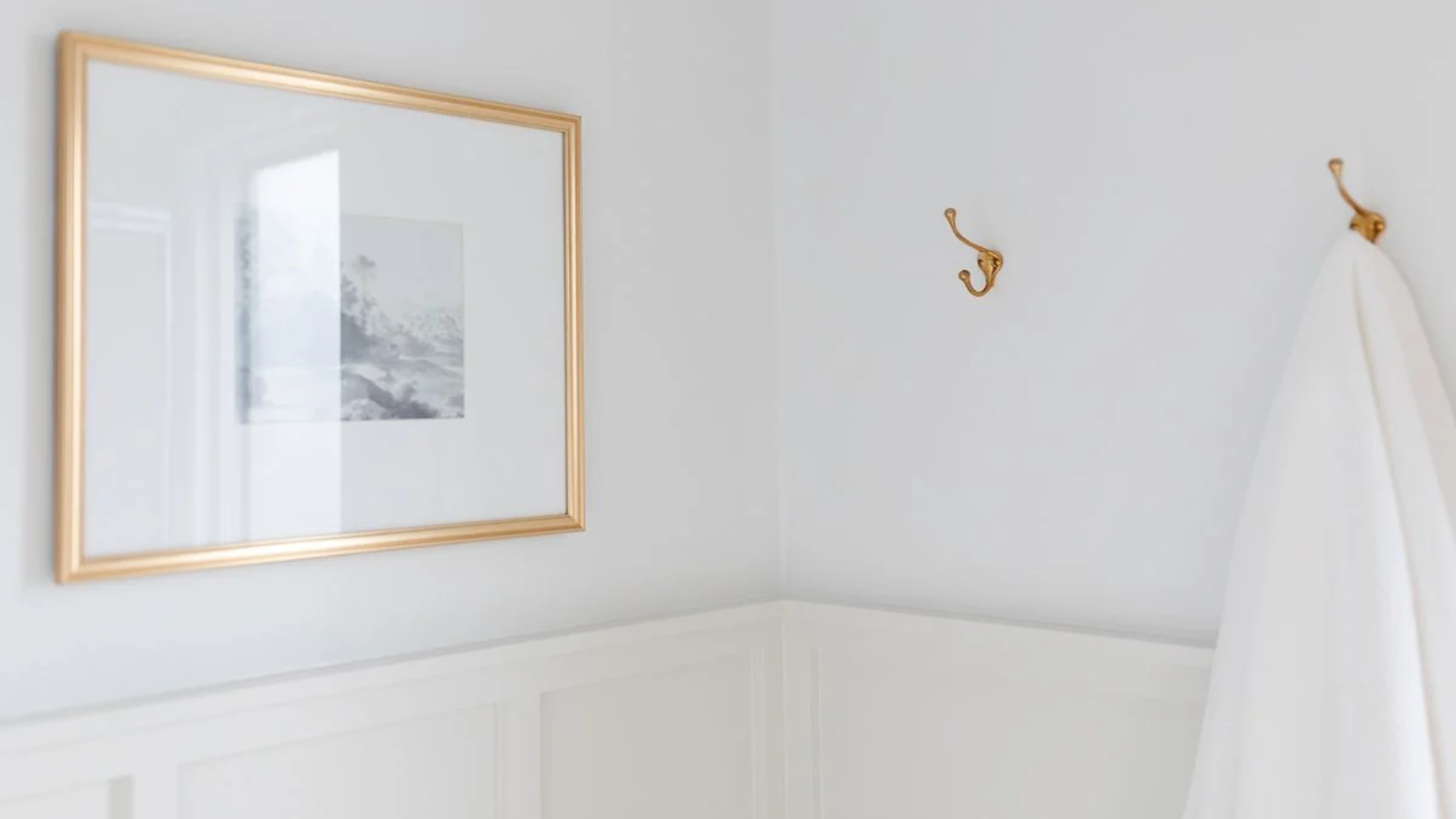 Decorators_White_CC-20
