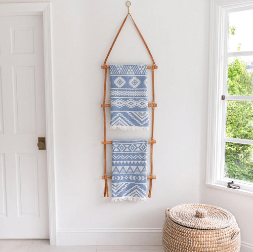 Use Leather-strapped Wall Hanging Blanket Ladder