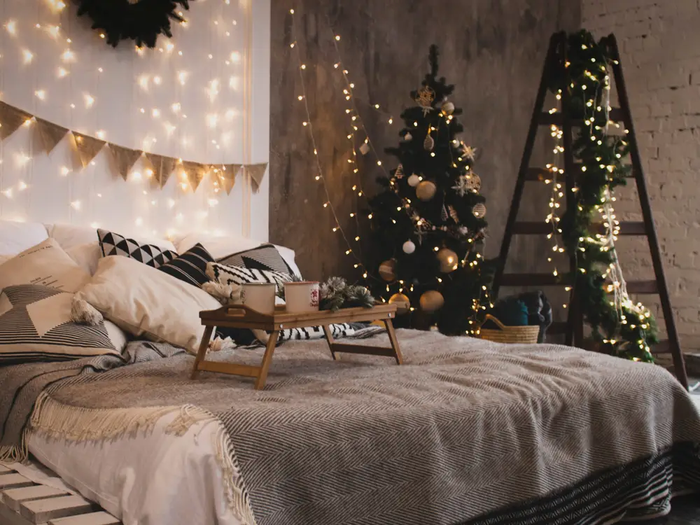26 Christmas Decor Ideas to Make Your Bedroom Cozy