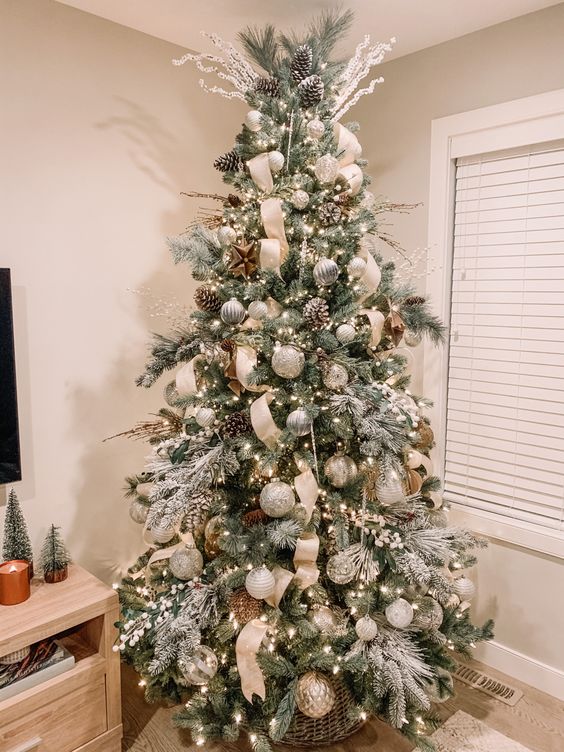 Neutral christmas tree
