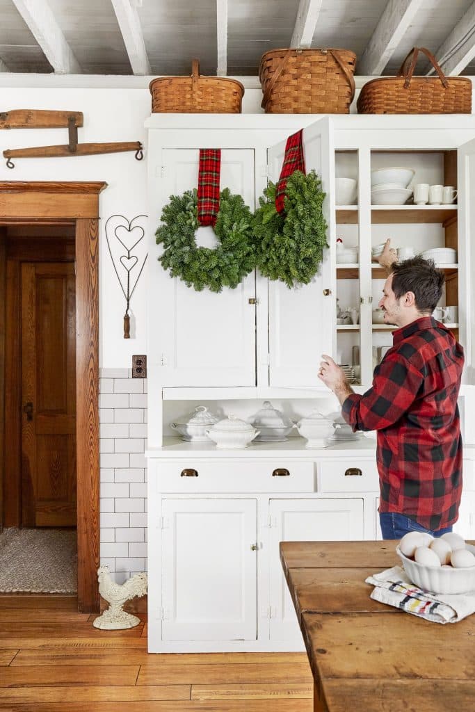 Christmas kitchen decorations wreaths on cupboards 