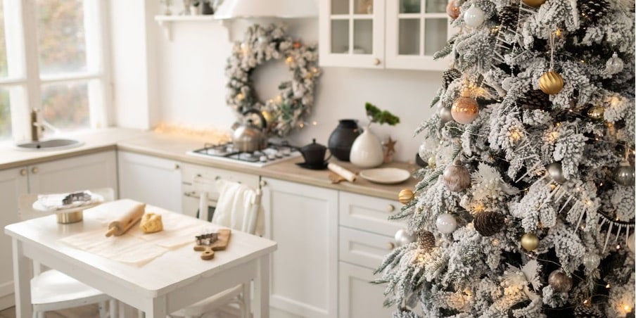 11 Christmas Kitchen Décor Ideas For a Seasonal Touch