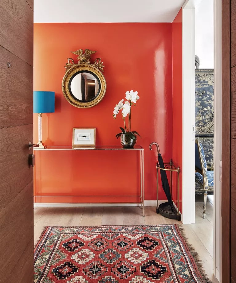 Brighten Up Your Midcentury Entryway With Colors