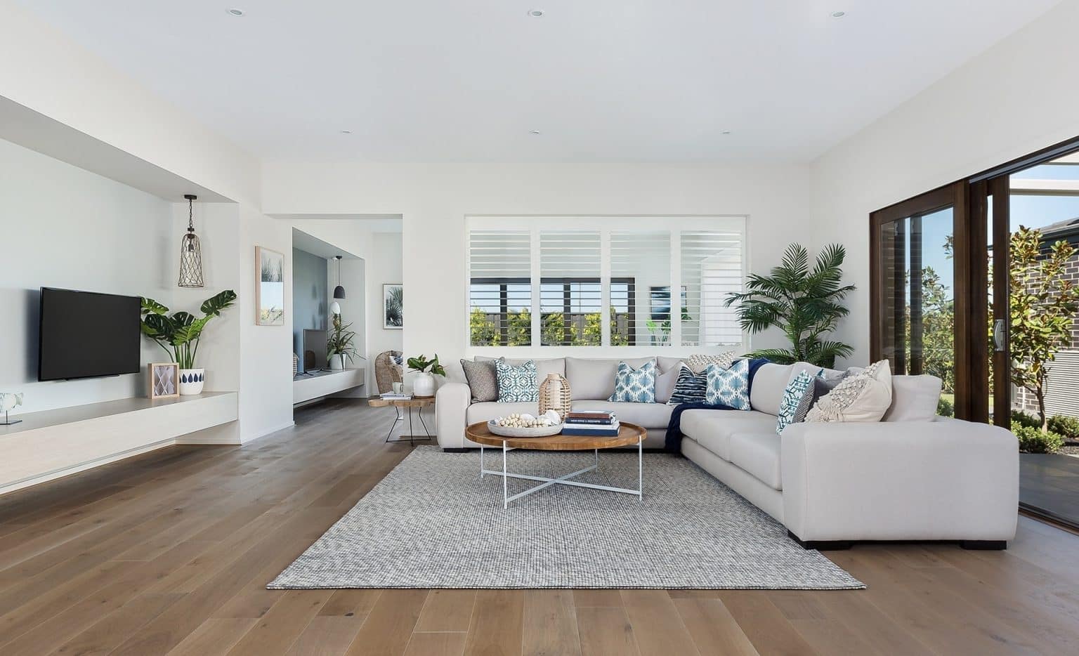 24 Modern Coastal Decor Ideas to Enhance Home's Look - A House in the Hills