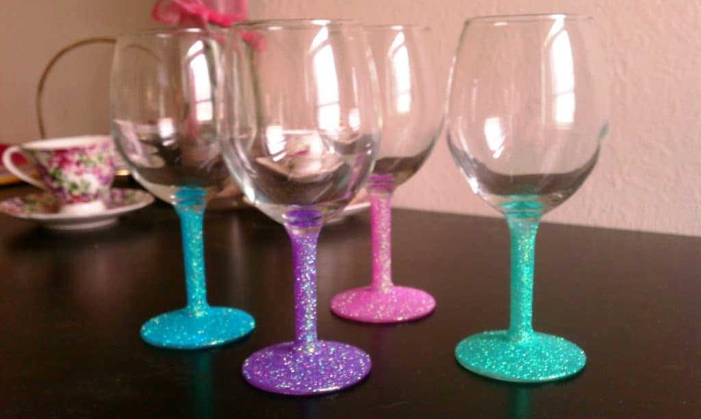 DIY Glitter Wine Glasses