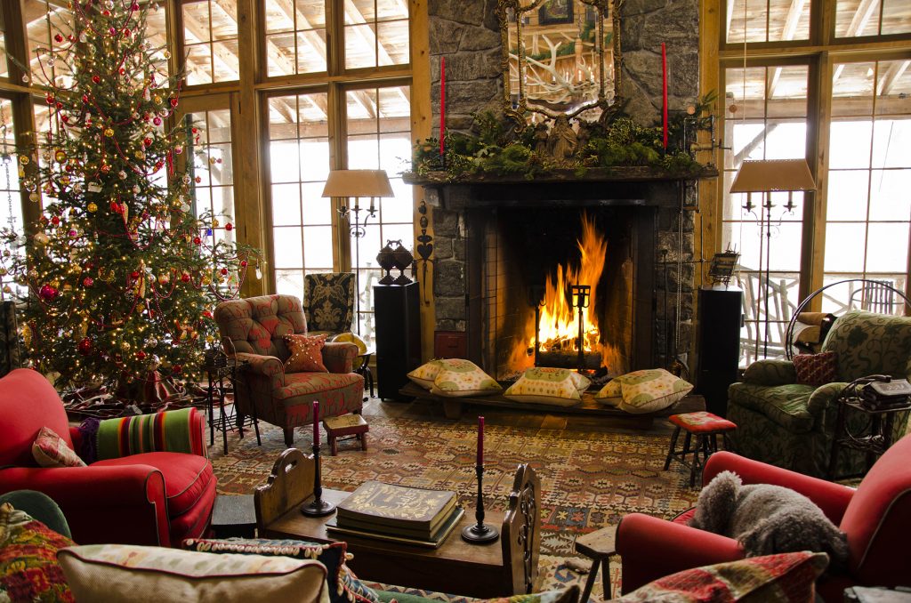 Festive Living Room Christmas Decor Ideas