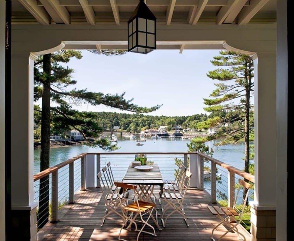 What are the Top Trending Lake House Decor Ideas?