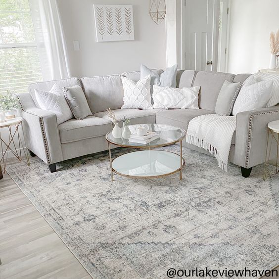 How to Match a Light Gray Couch with a Rug?