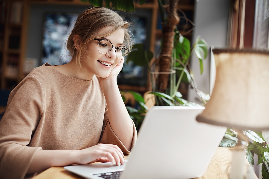 How to Easily Instal New Eyeglass Lenses at Home