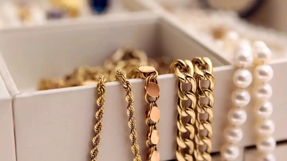 Decluttering: Positive Reasons to Sell Your Old Jewellery
