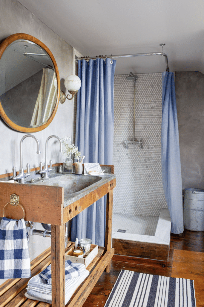 Enliven Your Bathroom Looks Using a Copper Sink