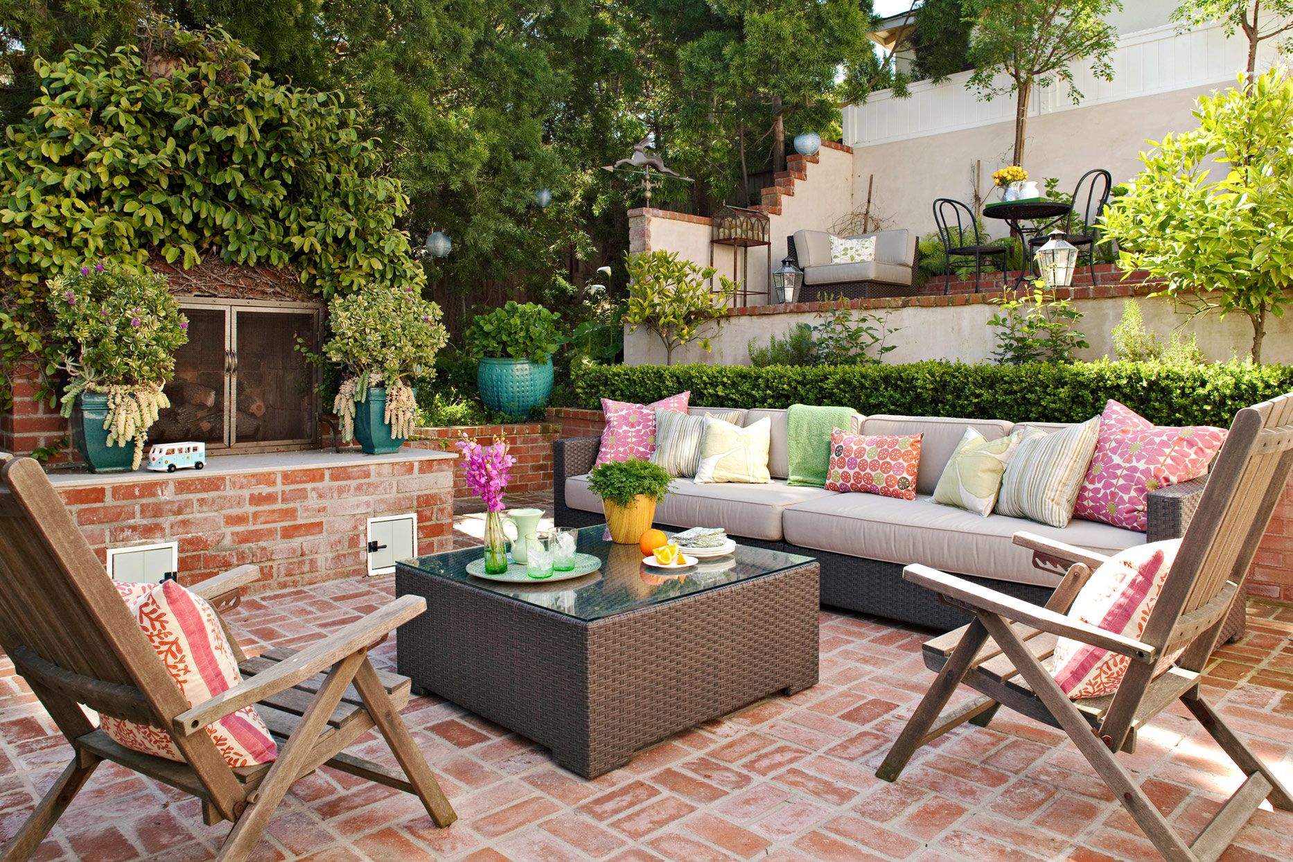 Create a Welcoming and Entertaining Outdoor Living Space with These Ideas