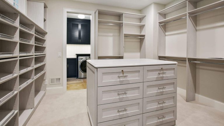 Dos and Don’ts When Designing Your Walk-In Closet