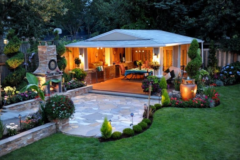 Beautiful Los Angeles Outdoor Living: How to Choose Your Landscapers