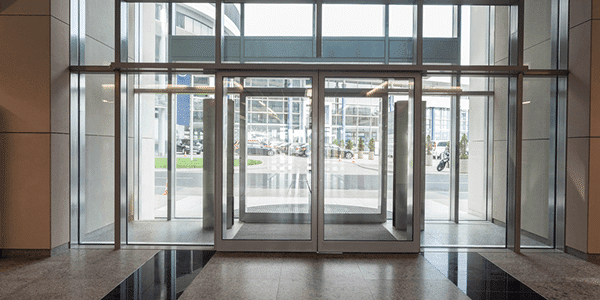 Key Considerations for High-Level Glass Replacement in Airports