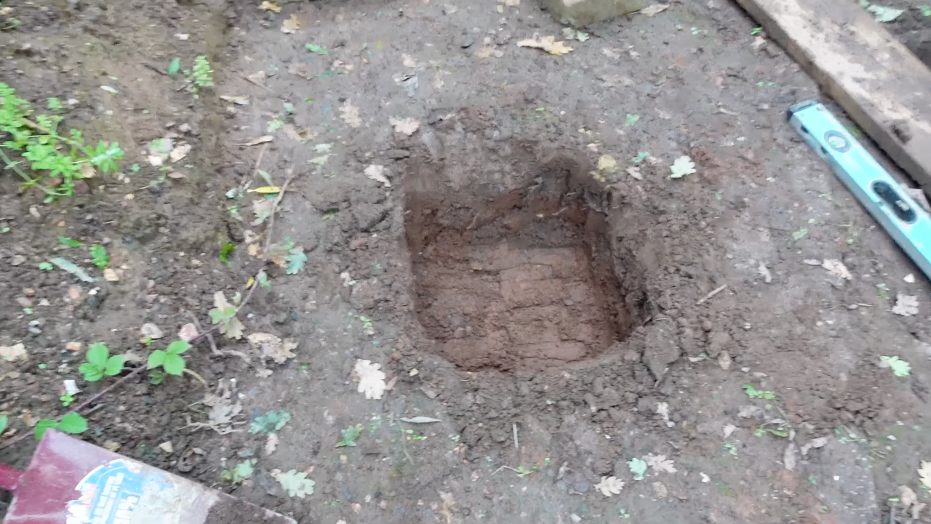 Step_2_Dig_and_Compact_the_Holes