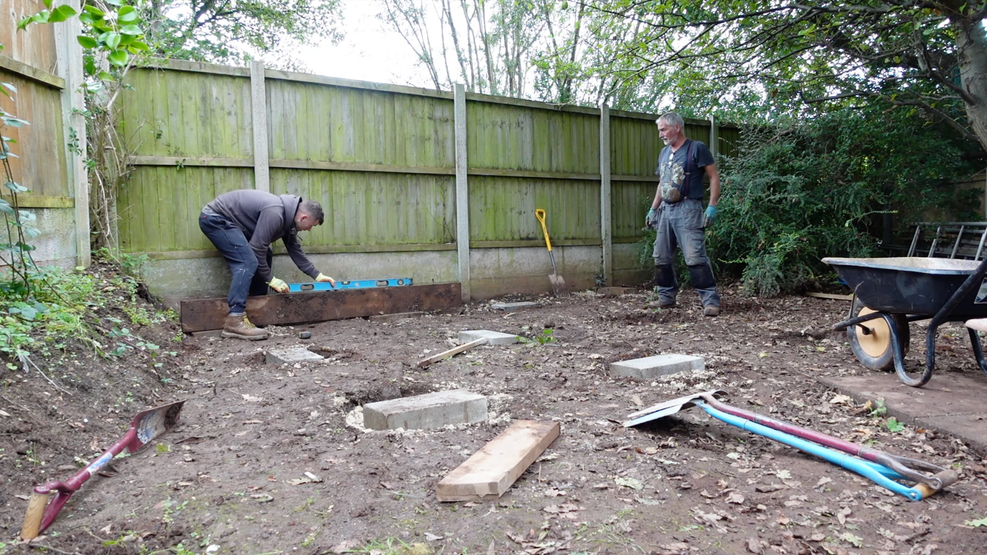 Step_4_Lay_and_Level_Concrete_Blocks