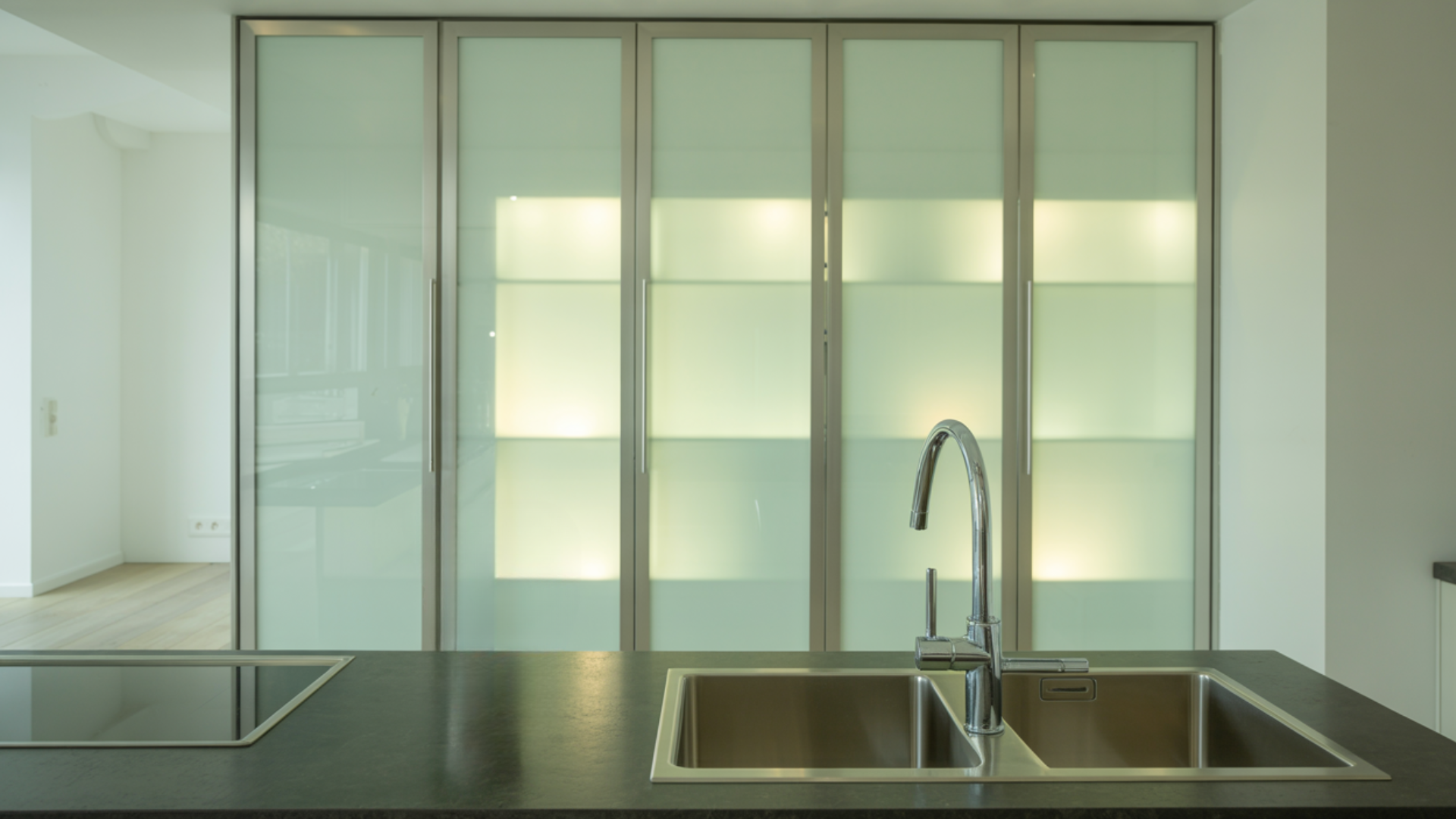 transparent-mirror-cabinets