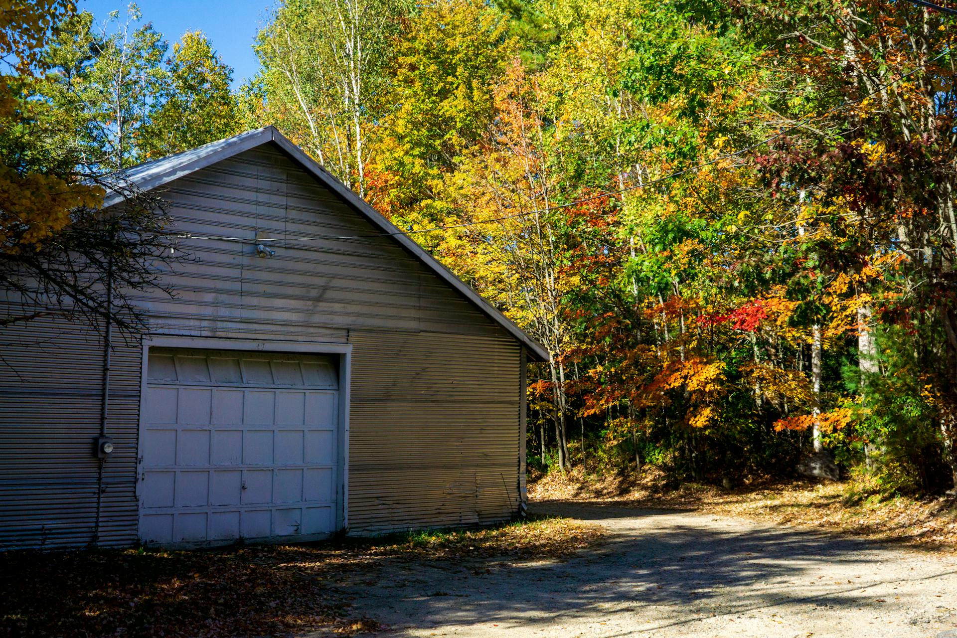 What Is the Difference Between a Shed and A Garage?