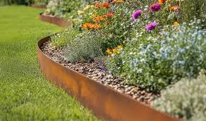 What are the Benefits of Flower Bed Edging