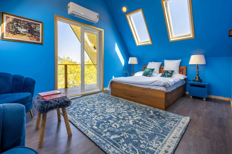 Floor Designs That Stand Up to Mountain Weather Patterns