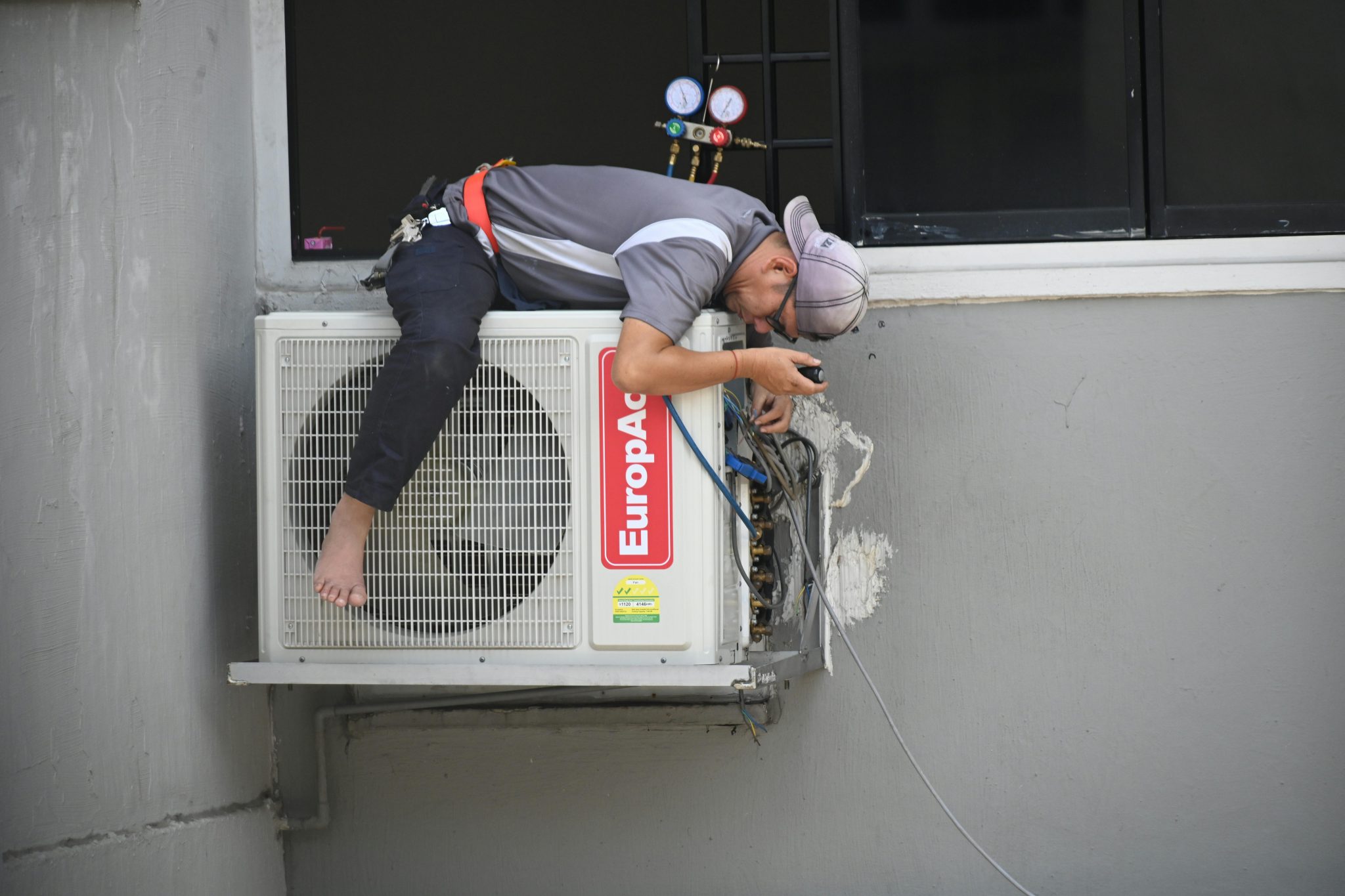 Instant Cooling Relief: Expert Emergency AC Repair 24/7