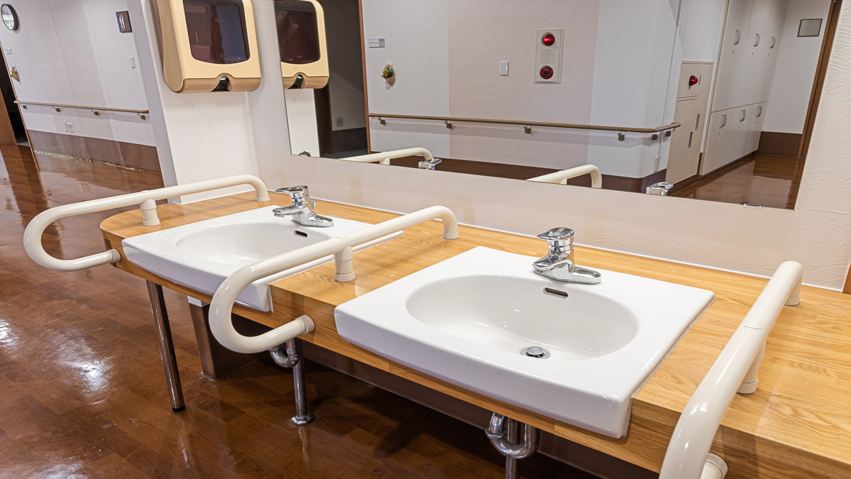 Shared washroom for long-term care facilities