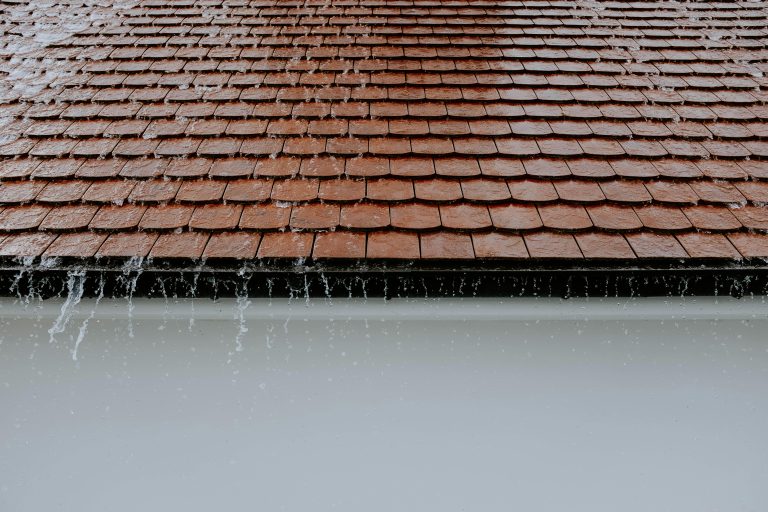 How to Maintain the Gutters of a Large Home
