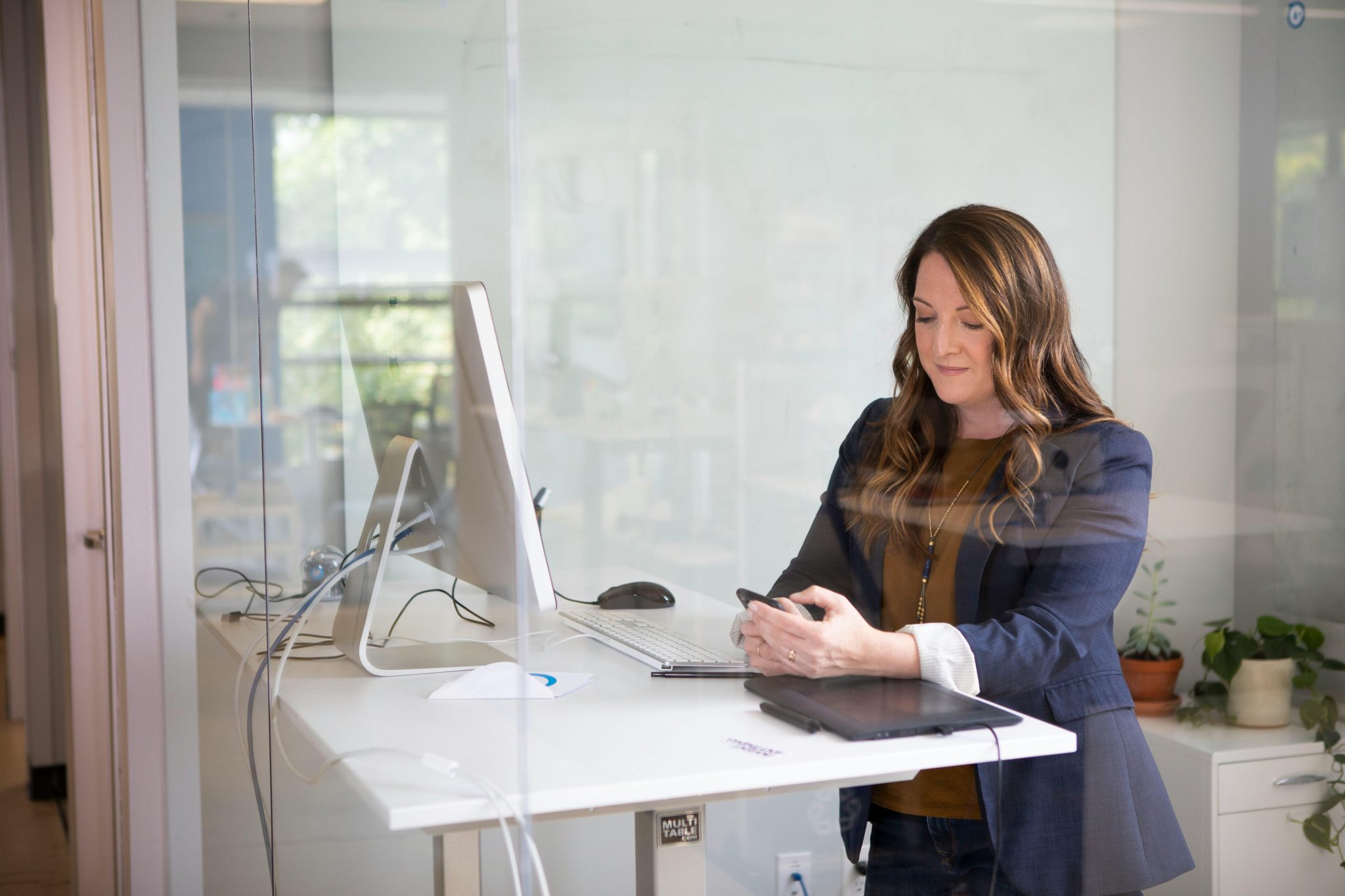 How to Choose the Right Executive Standing Desk