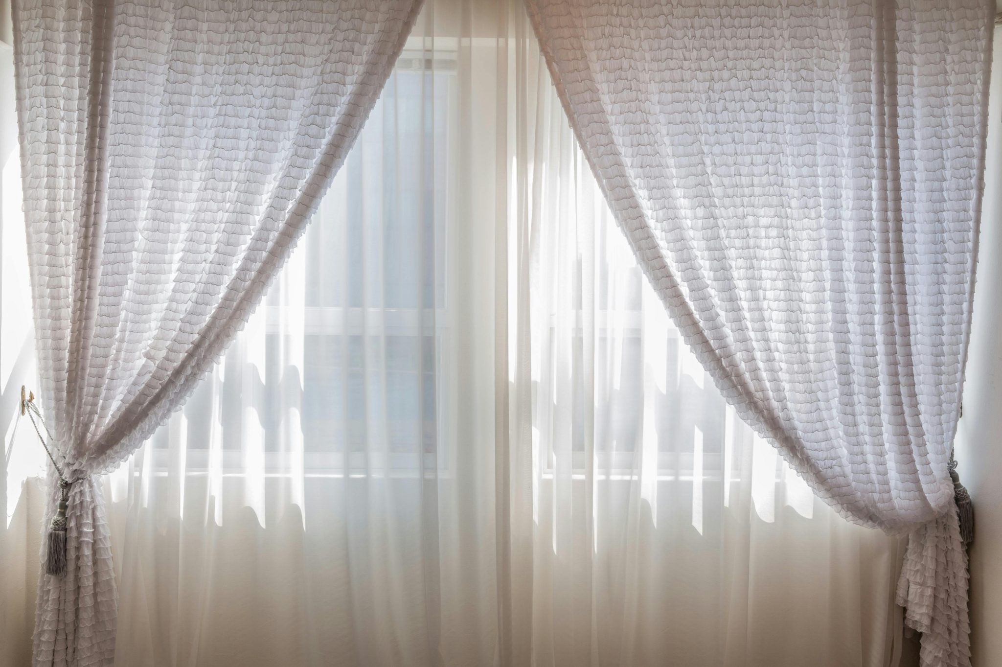 Sheer Curtains Dubai: The Perfect Blend of Light, Privacy, and Modern Elegance