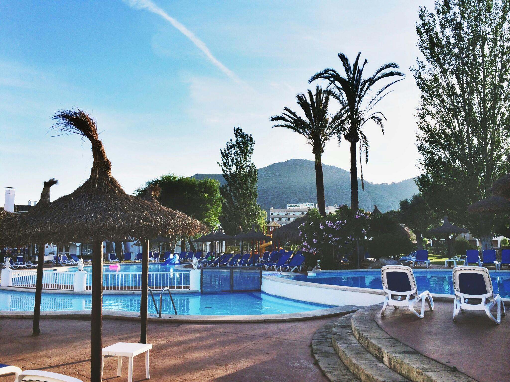 Poolside Décor Ideas for a Resort-Inspired Look