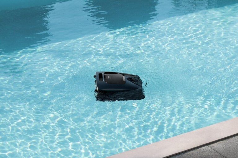 Concrete vs Vinyl vs Fiberglass Pools: A Simple Guide to Choosing the Right Build