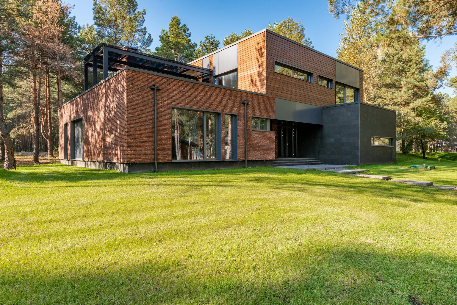 Balancing Natural Greenery and Clean Architectural Lines in Modern ...
