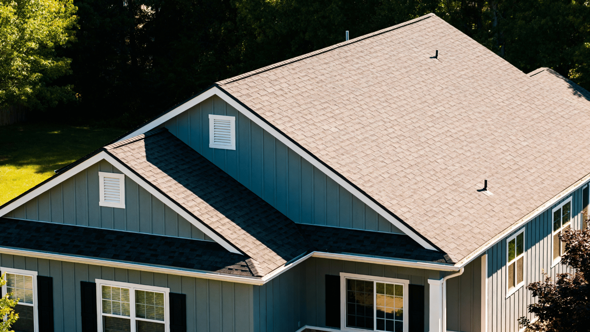 what is a hip roof