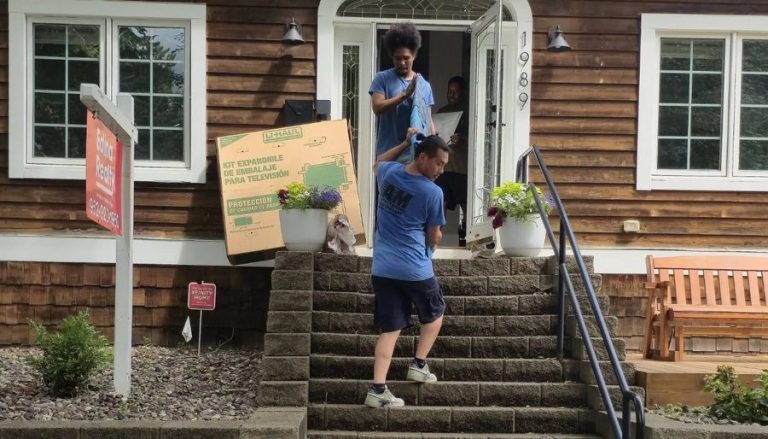 Twin Cities moving company preparing for a local move
