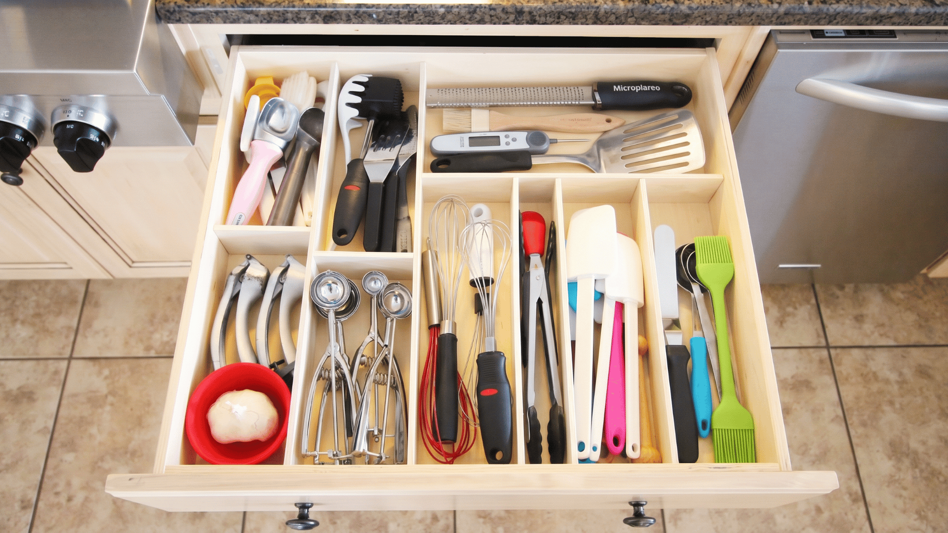 kitchen-drawer-oranised