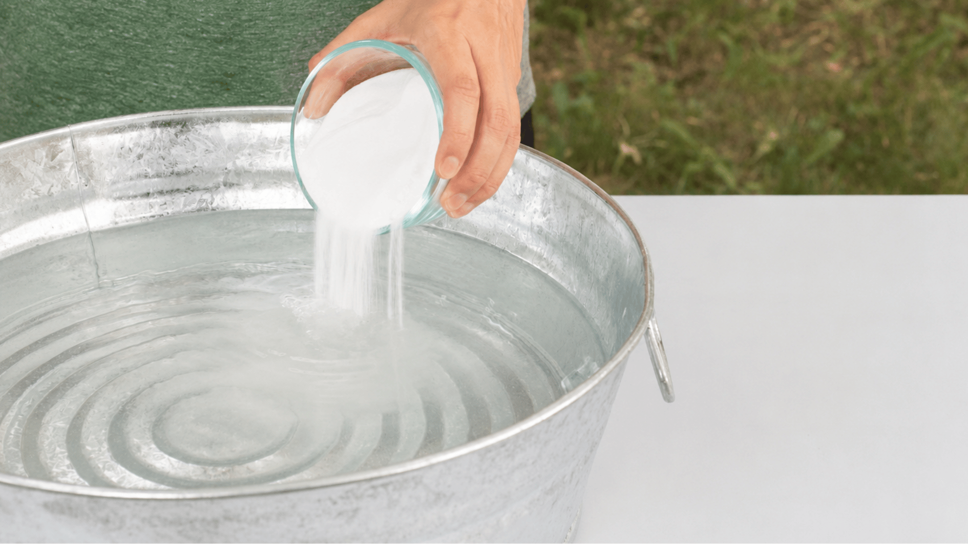 mixing baking soda and hydrogen peroxide in a tub