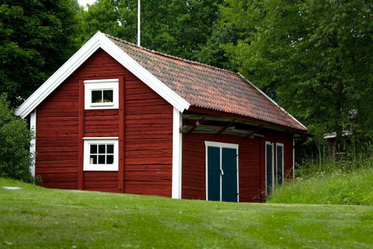 How to Choose the Right Shed for Your Hills Property